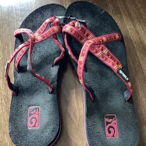 TEVA MUSH flip flops